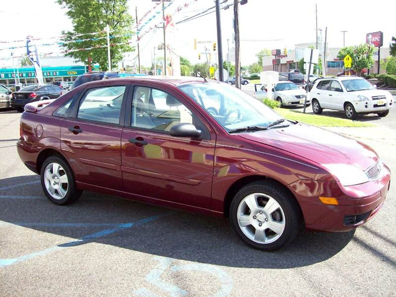 Illustration for article titled 2007 Ford Focus vs 2001 VW GLS Wagon?!?